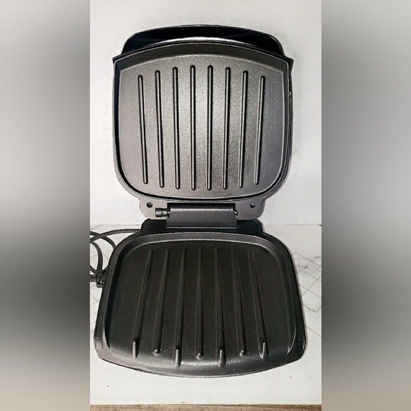 Black Grill - Picture 2 of 2